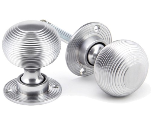 HEAVY REEDED MORTICE / RIM DOOR KNOBS ON FACE FIXED ROSE